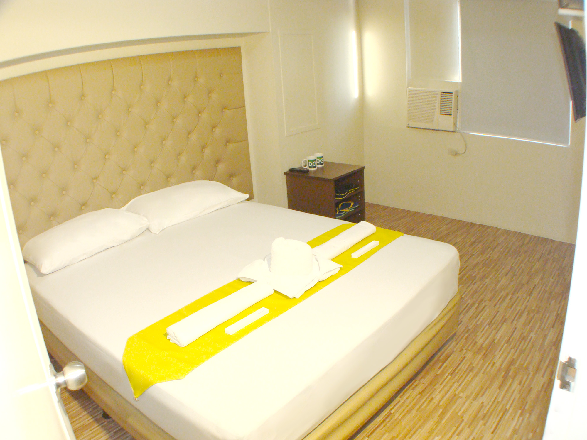 We have the reasonable room rates near airport Manila!